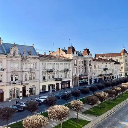 Royal On Shevchenko Avenue Lviv